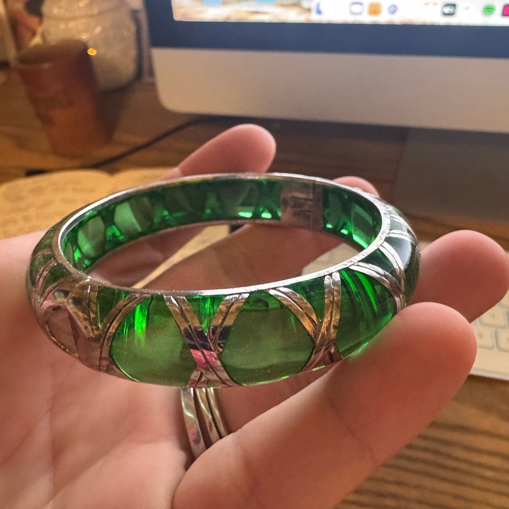 Angelique de Paris Beautiful Green Bangle